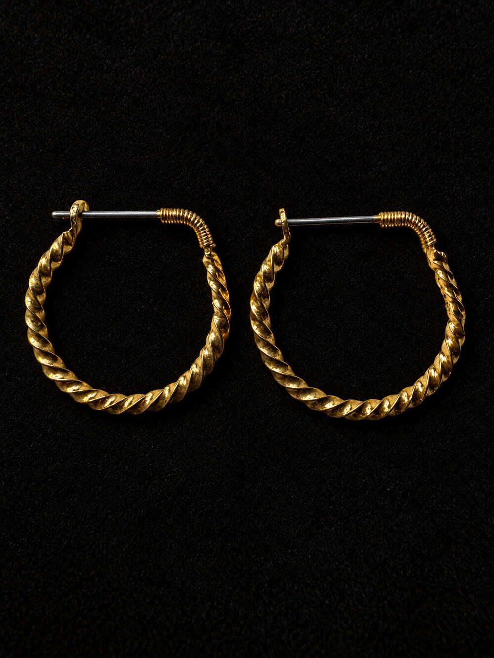 ⚜️ Twisted Rope Hoop Earrings | Minimalist | Gold-Tone Hinged Post 💗